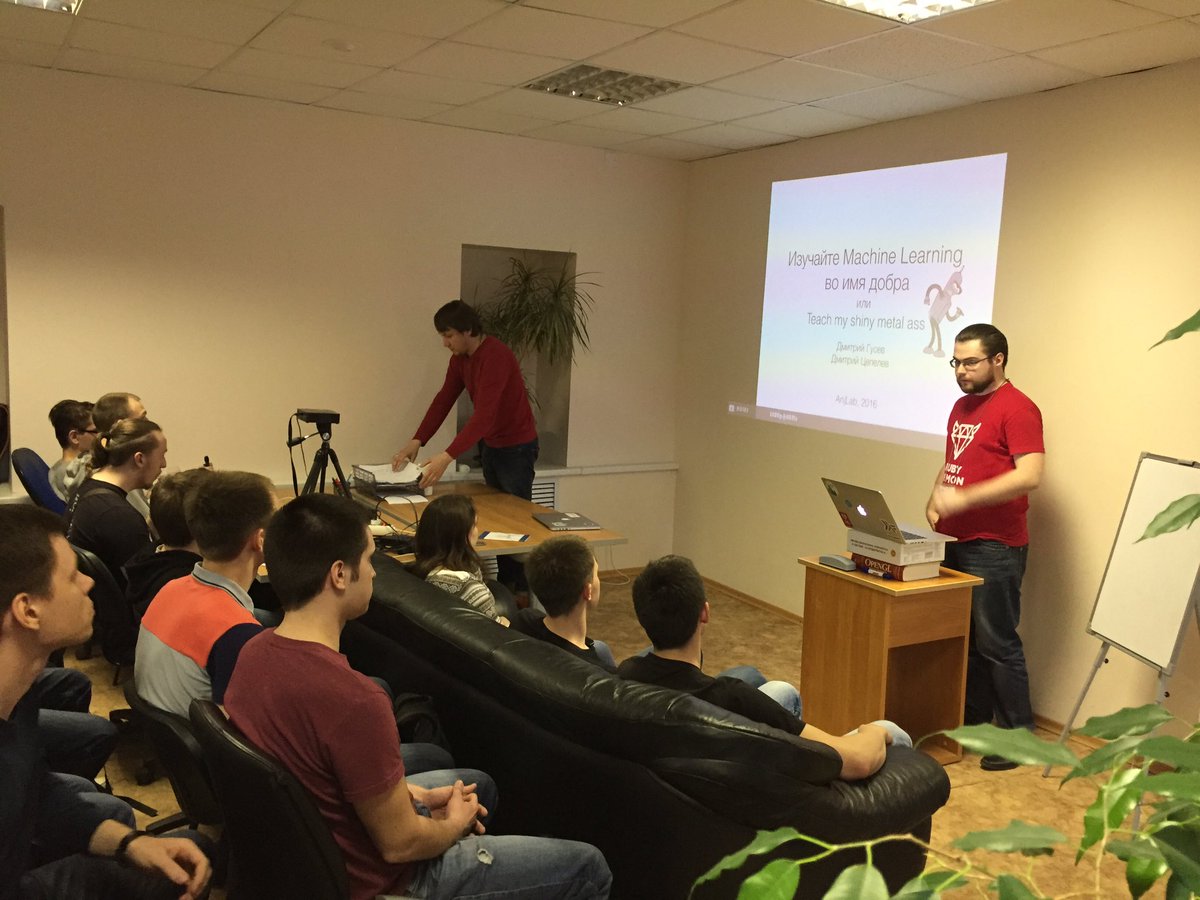 AnjLab's tweet photo. Продолжаем. @dmitrytsepelev и @dmitrygusev рассказывают о Machine Learning. #anjlab #techtalks https://t.co/ZtCdcam083