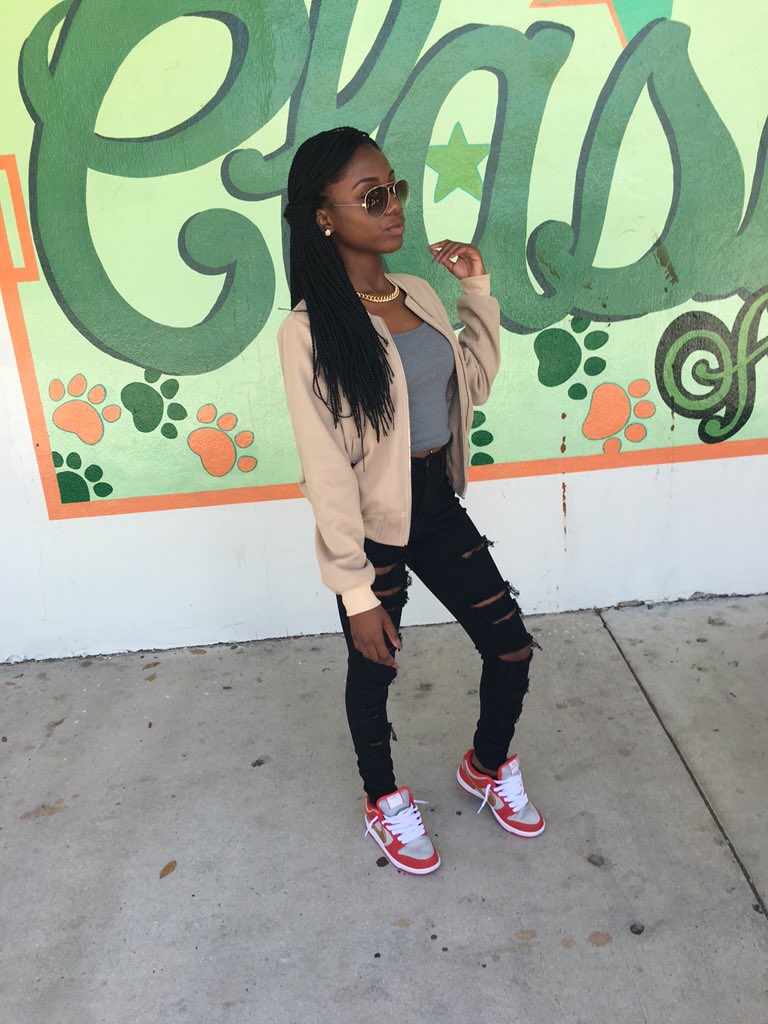 cali_fornyuh's tweet image. nastyyy boyyysssss 😜💁🏾 #GradBash2k16