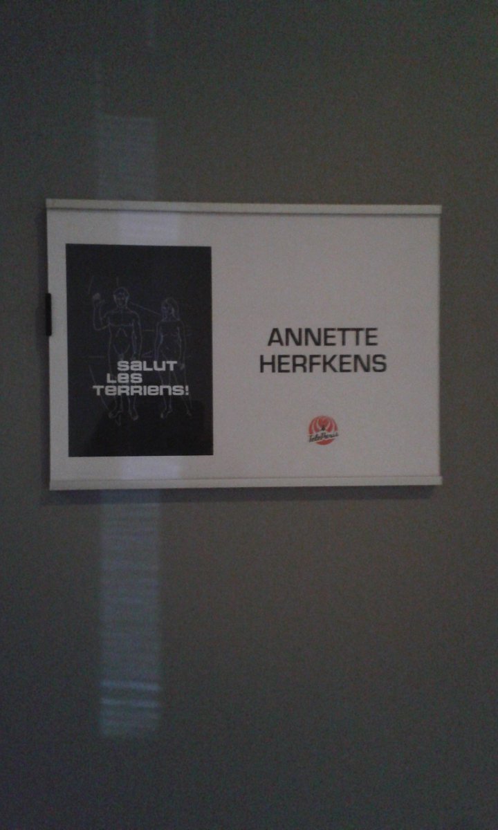 Editionspayot's tweet photo. RDV samedi 30 avril à 19h05 : @AnnetteHerfkens sur @canalplus dans Salut @lesterriens de Thierry Ardisson ! https://t.co/jGwhiYf3Nz