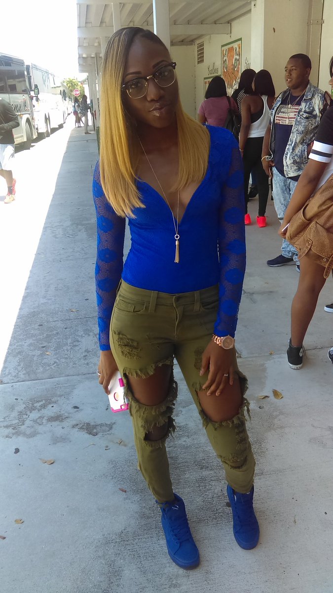 xrichbaby's tweet image. Jojo looked so nice 😍📶💜 #gradbash2k16