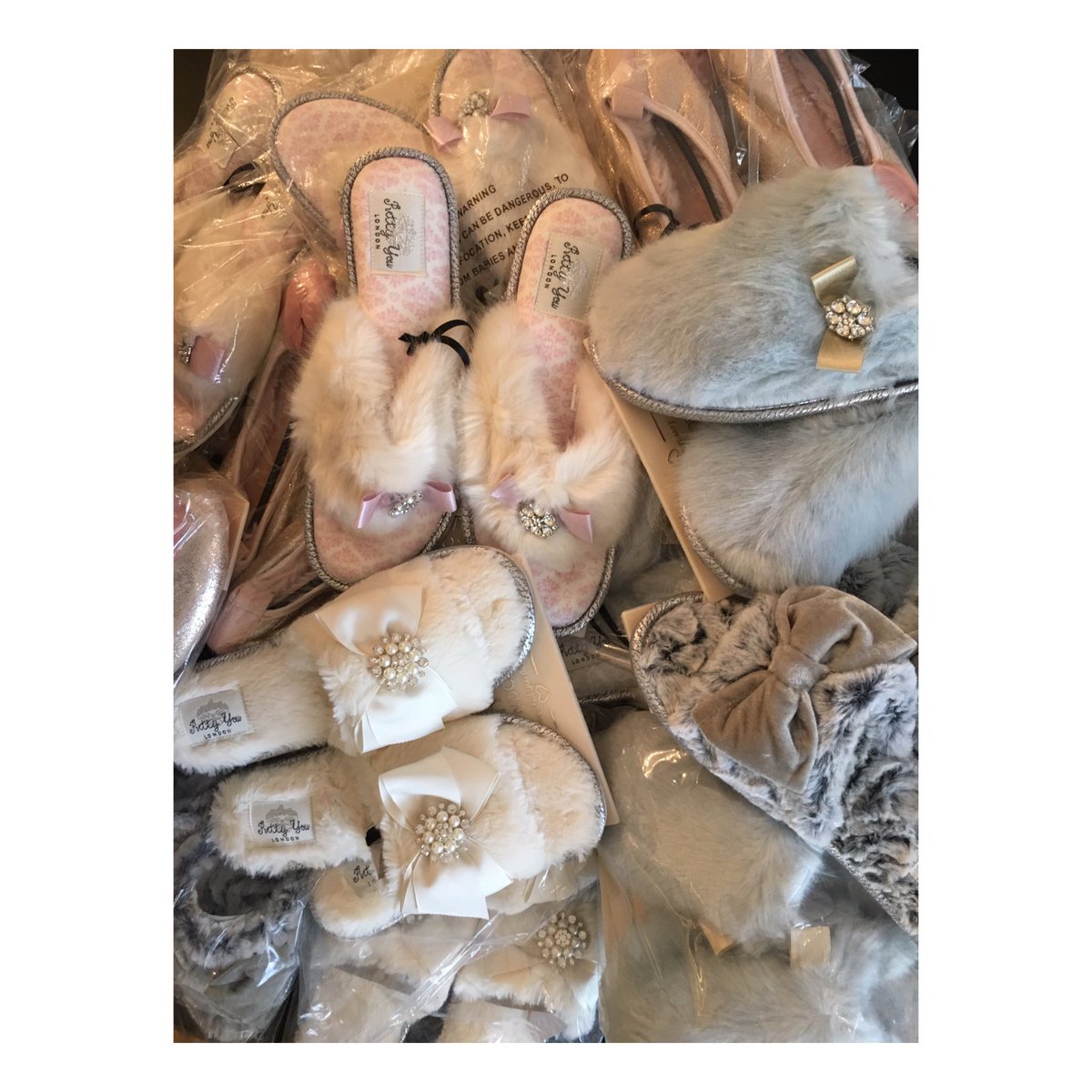 Interiorsofess1's tweet image. All stocked up #luxuryslippers #treatyourself order now interiorsofessex.online #specialslippers #fluffy #comfy 💗💙