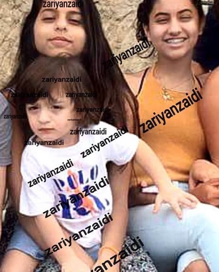 SRKInternationl's tweet photo. Supergirl Suhana &amp; AbRam https://t.co/g9LdmkbiIa