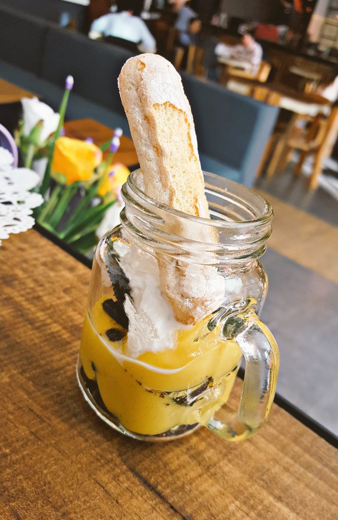 CakeryMx's tweet photo. Hoy tenemos mousse de mango con oreo ¡Una delicia! En @mercado_mx https://t.co/H974yEqLH1