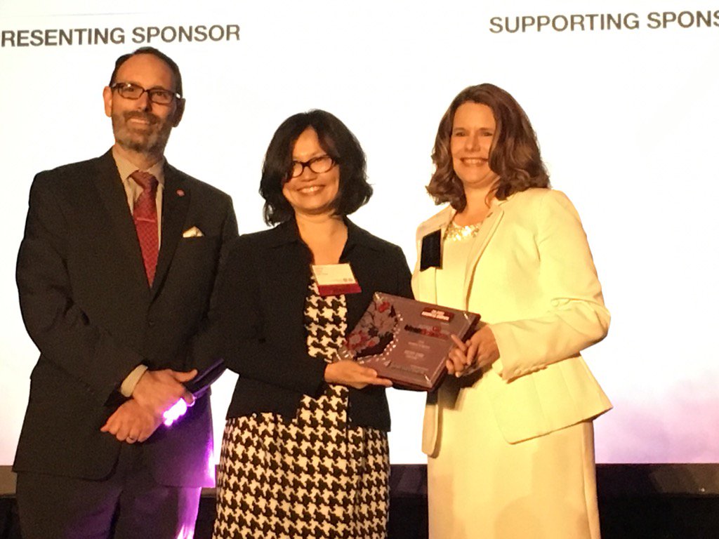 So happy to see Kathy Chiu accept her award at #OBJwwmb <a href="/weVENTUREorl/">weVENTURE Orlando</a>.