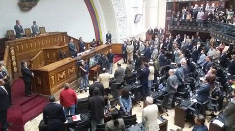 ElNacionalWeb's tweet photo. Corpoelec le cortó  la luz a la Asamblea Nacional https://t.co/xlGwJMY2n1 https://t.co/HIVUkIvc73