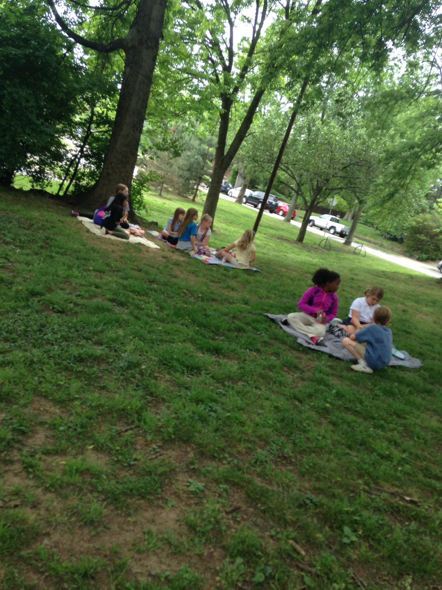 agcampbell28's tweet photo. April Behavior Celebration {a picnic lunch} @EakinAggie @ziploc15 @rhonda_fields @misskatherine02 #eakinproud https://t.co/ELmJaT3VfK