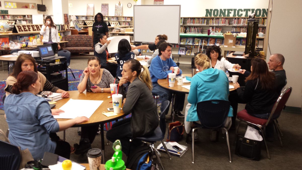 ecesparz's tweet photo. Thinking Maps training with our amazing #poweruppowell Ranger teachers! ❤❤❤ #iamepisd @di_torres07 @rxdurden2015 https://t.co/ywRbK4H4XD