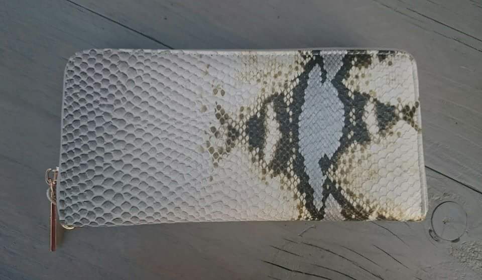 WEEKEND DEAL

Shop de snake blue nu voor €15,-🌻!

simbolisme.nl