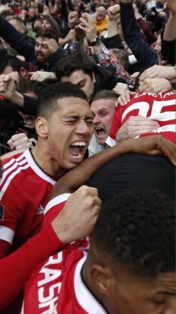 RedorDead07's tweet photo. #FF Bringing all #MUFC fans on twitter together
RT if you're a fan and follow everyone who RT's including ME #mufc https://t.co/mj50dev65e