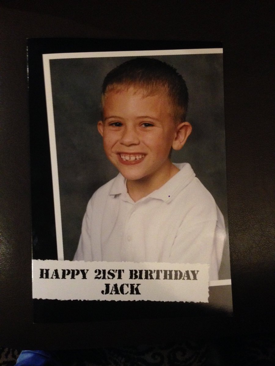 JoeyJames_'s tweet photo. @JackFrank95 happy birthday pal 😋😂😂👌🍻 https://t.co/vARWeN49ou