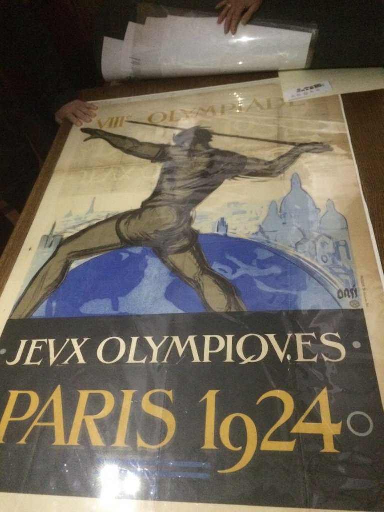 DeportesAR's tweet photo. Con @AGNArgentina recuperamos la memoria del deporte nacional. Tesoro olímpico hallado en #ISEF1: Poster París 1924. https://t.co/TZrS67xQ5G
