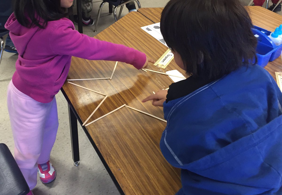 kdbui_'s tweet photo. making shapes to see how many sides each of them have! #gradeone https://t.co/L8Jdjatwi3