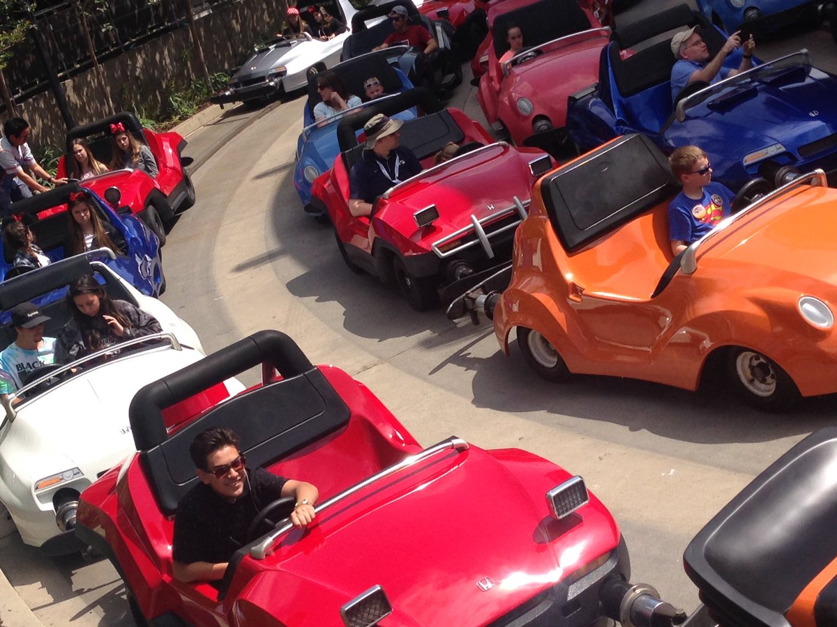 DisneylandLive's tweet photo. The newly refurbished Autopia reopened today at #Disneyland https://t.co/TqRDZZCiht