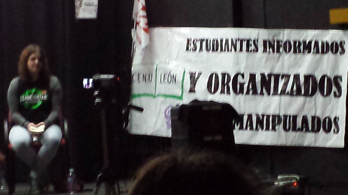 IUSanAndres's tweet photo. @IUSanAndres hoy en #UnificandoLuchas colectivas y obreras en #leonesp @cocacolaenlucha @AT_Brif @CenuLeon @iuleon https://t.co/pE7TBILKOJ