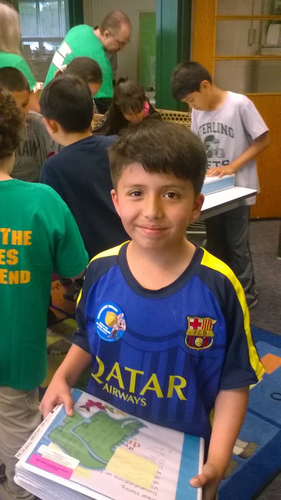 lisa_m_flores's tweet photo. These guys are soooo proud of their work. We are too!!😁#ggators16 @GuilfordEle #VGLA https://t.co/0H9hpiFp2w