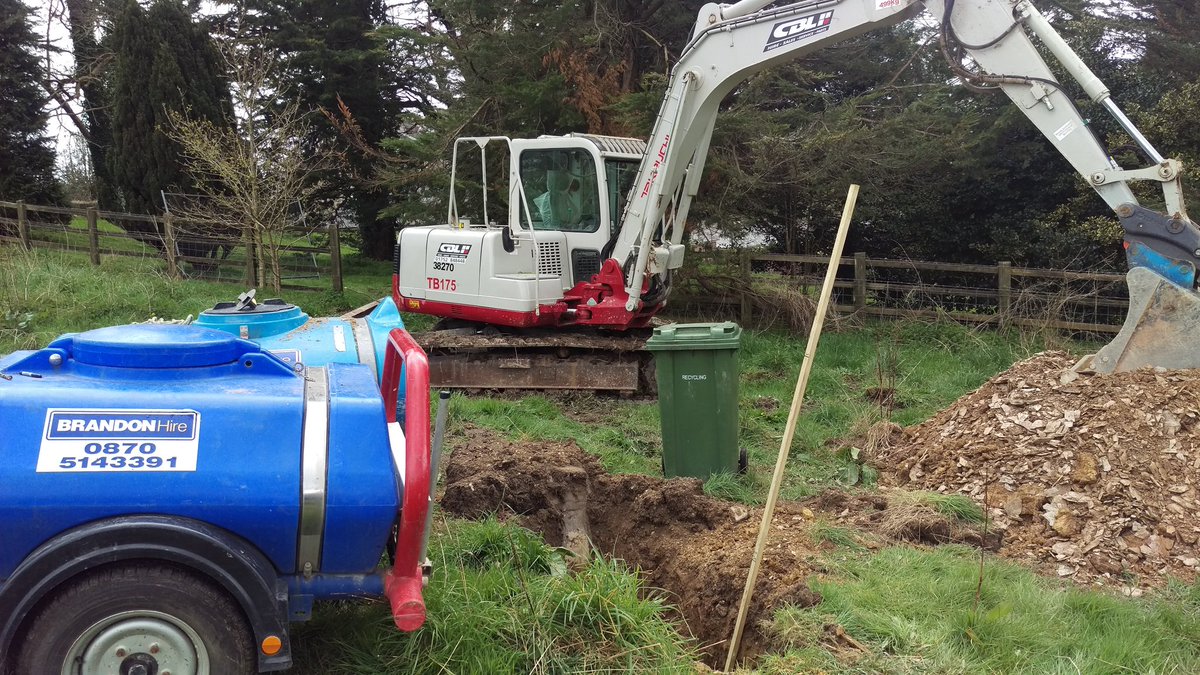 Severnconstruct's tweet photo. @MrsConstruct @Brandon_Hire  #Plymouth #Thankyou #percolationtest  3meter hole and we found bed rock ✋✋ https://t.co/tKpGbWQC9H