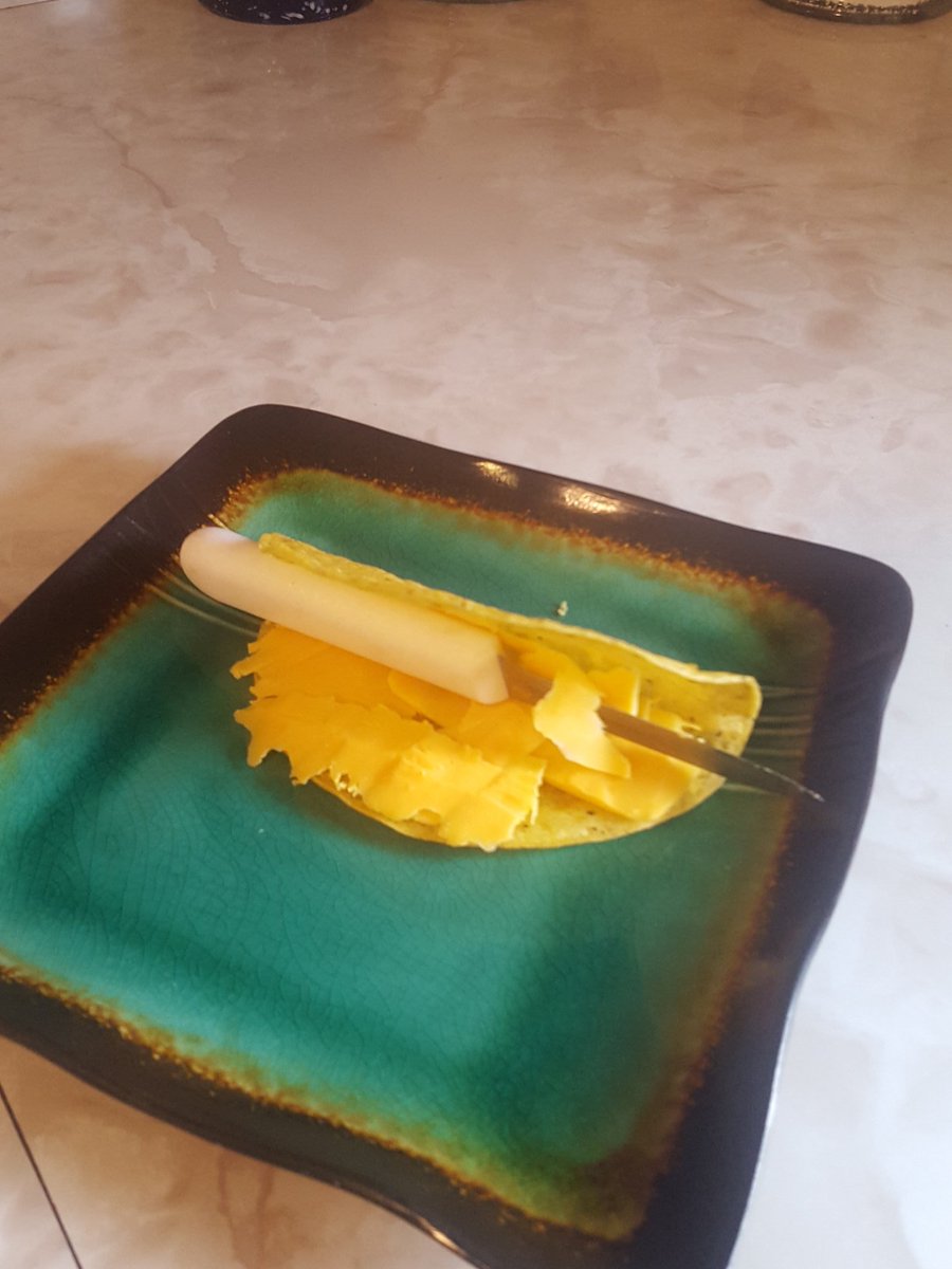 ZecharyDewolf's tweet photo. I have a feeling my taco is trying to kill me... https://t.co/2ojVNDbpIj