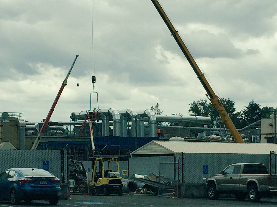 MrPortland's tweet photo. Glad Precision Castparts is putting in new air filters. Confused why it took so long  @OregonDEQ @WarrenBuffett https://t.co/iHNROmQQHx