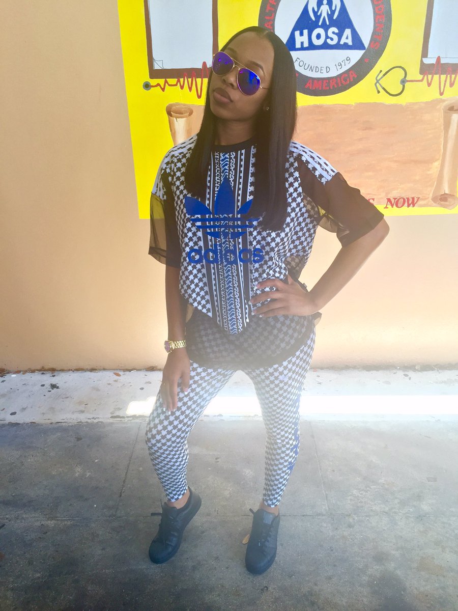 AdoreeLisiaa's tweet image. Plantation 💙 #Gradbash2k16