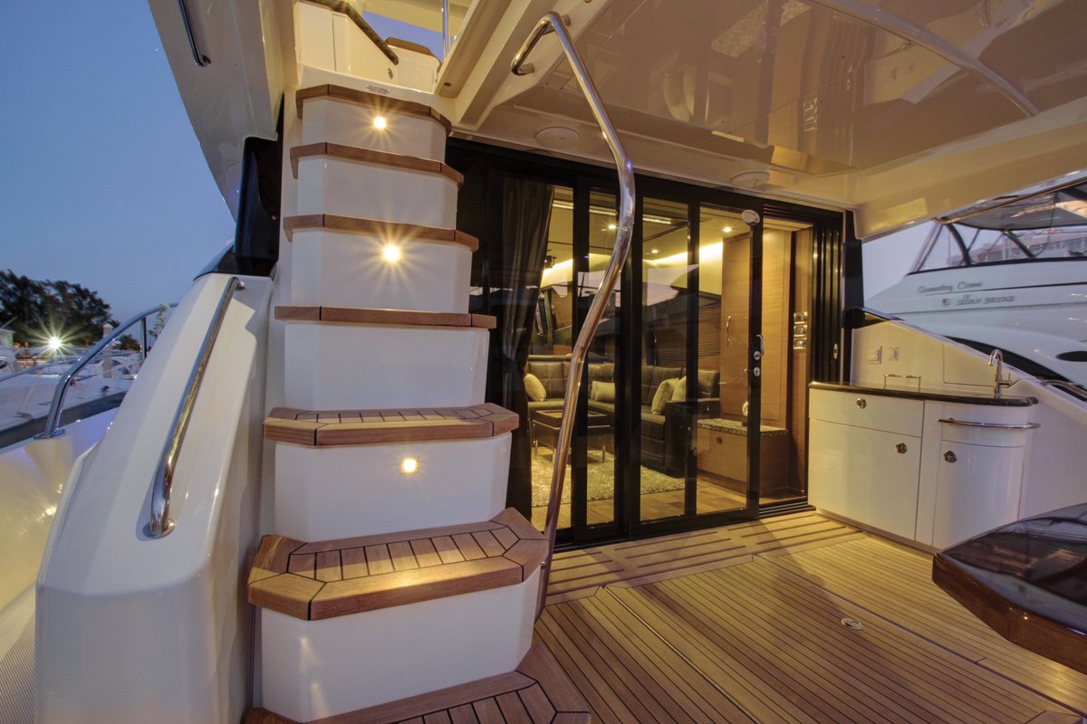 SeaRayBoat's tweet photo. Elevate Your View #SeaRay #L650Fly #luxury #yacht #yachting https://t.co/4yzFXk8hXl https://t.co/EdwZAB2CiJ
