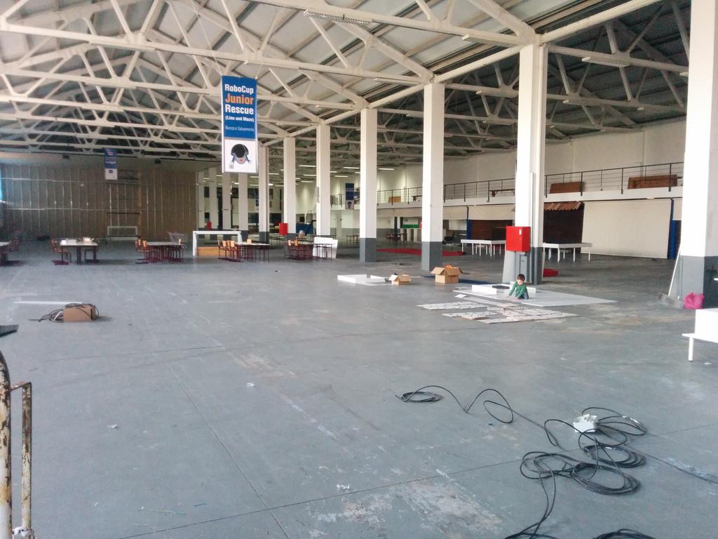 robotica2016's tweet photo. Fim do primeiro dia @robotica2016 https://t.co/5uMRftIdd8