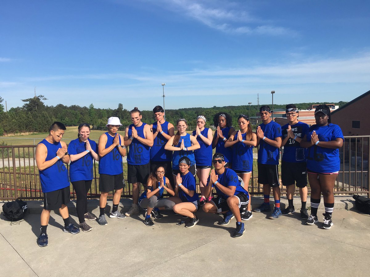 Llama_Oscar_'s tweet photo. My team stacked #ViewsFromThe16. And we upset team Gainz in tug-o-war 🤘🏼💪🏽💪🏽 https://t.co/7tLV8TGh54