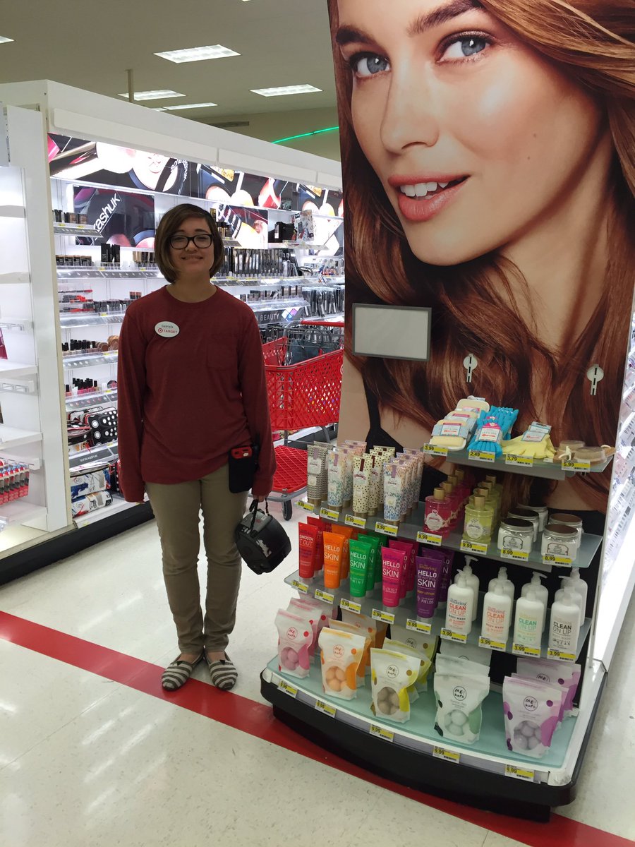 AnniePeterson00's tweet photo. Gabrielle the great! Cosmetic brand owning her business and putting what sales on ends! @stracy22 @DaveReniker https://t.co/Nm0Y2z2R51
