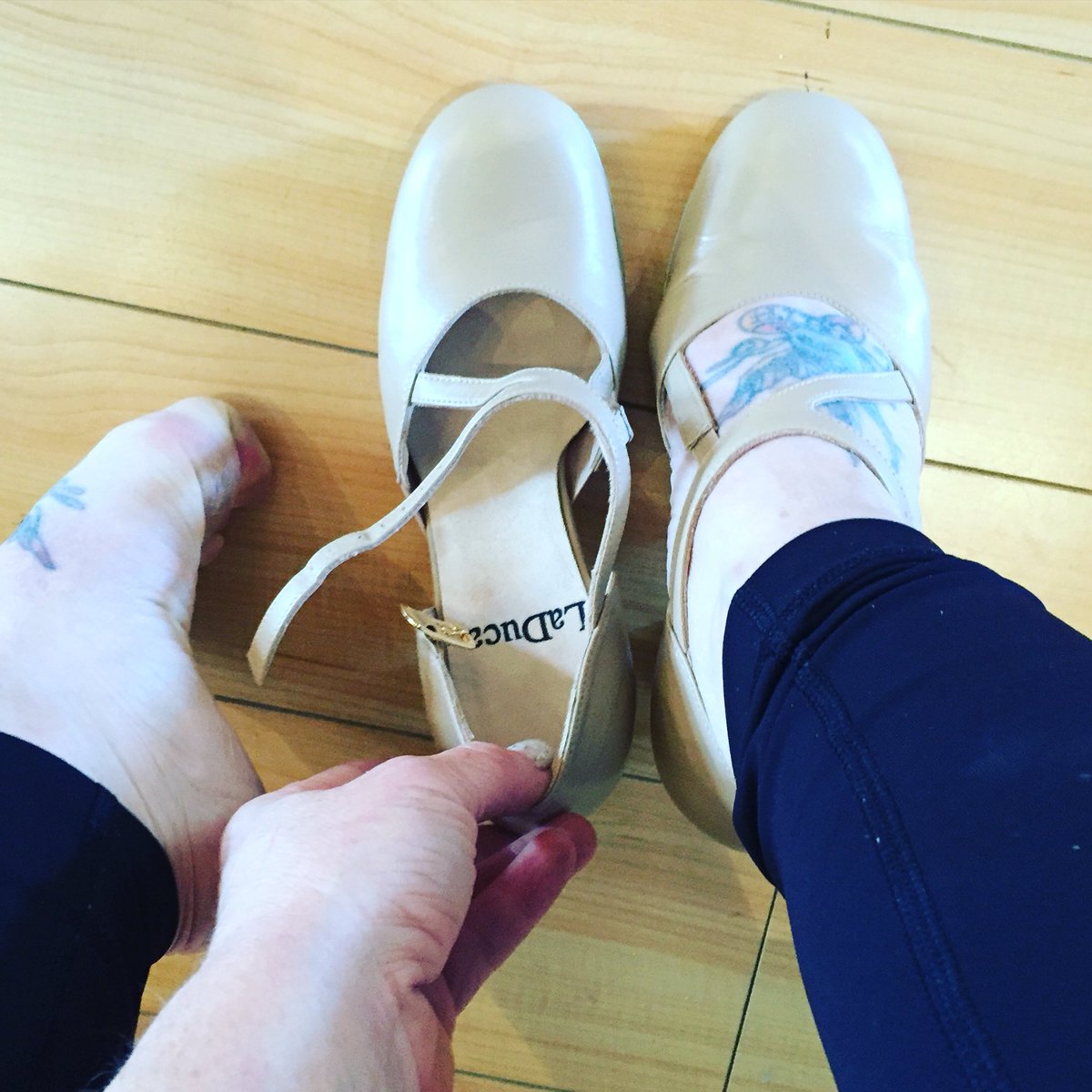 jennacokerjones's tweet image. #newdancekicks #pregnancyshrunkmyfeet #goingbackin #lookout #laducaALWAYS thanks #dancersbarre for carrying my size