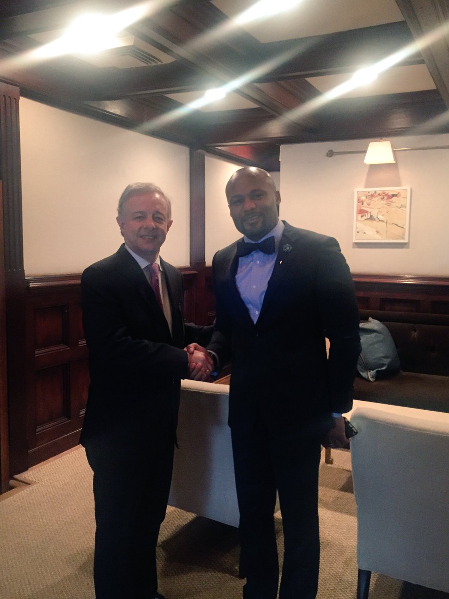 Con el Ministro de educación de Antigua y Barbuda <a href="/sirmshb/">Dr. B</a> construyendo una agenda Interamericana de educación.