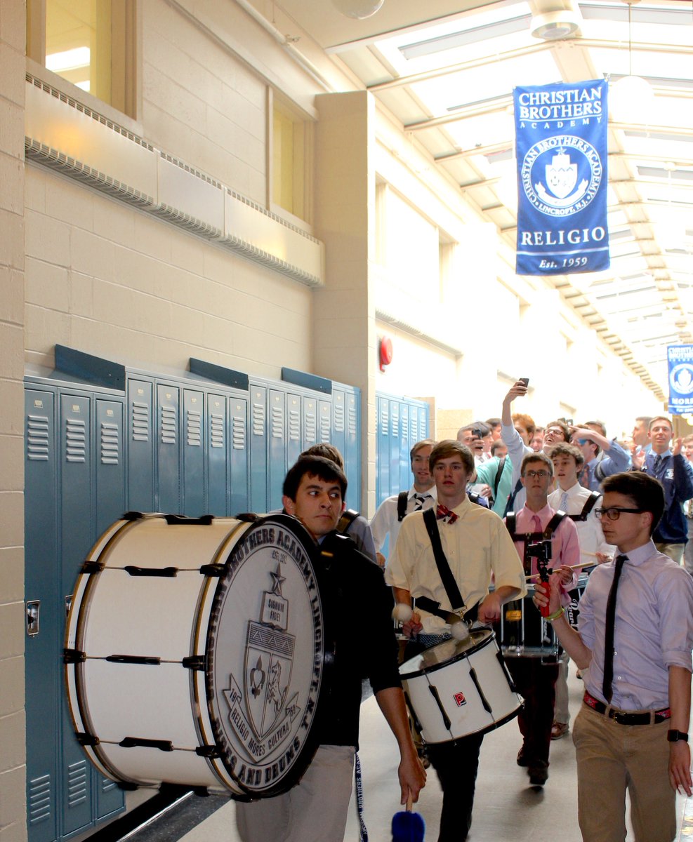 CBALincroft's tweet photo. #Tradition #SeniorSendOff #PipesAndDrums #ThankYouSeniors #ThankYouClassOf2016 @CBAPipesandDrum #BrothersForever https://t.co/1hfbzqRdNf