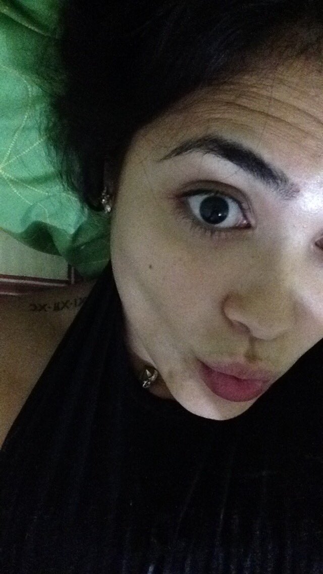laura_maya_'s tweet photo. Lochaaaa de viernes 😯😅 https://t.co/SBo6q2xBVd