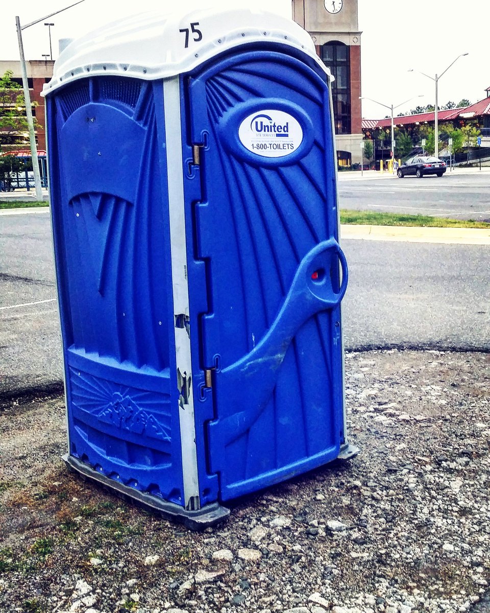 kerfaffle's tweet photo. Do you think it's #BiggerOnTheInside?
#DoctorPoo
#DoctorToot
#DoctorTwo https://t.co/k27GMeRlc9