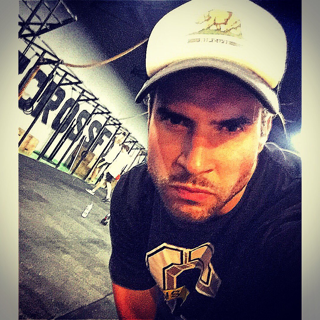 WavePark_Arg's tweet photo. #wod del día finalizado, buen finde loquitos @RM_CrossFit 👊🏿💣💪🏿 https://t.co/ihPiaZcG93