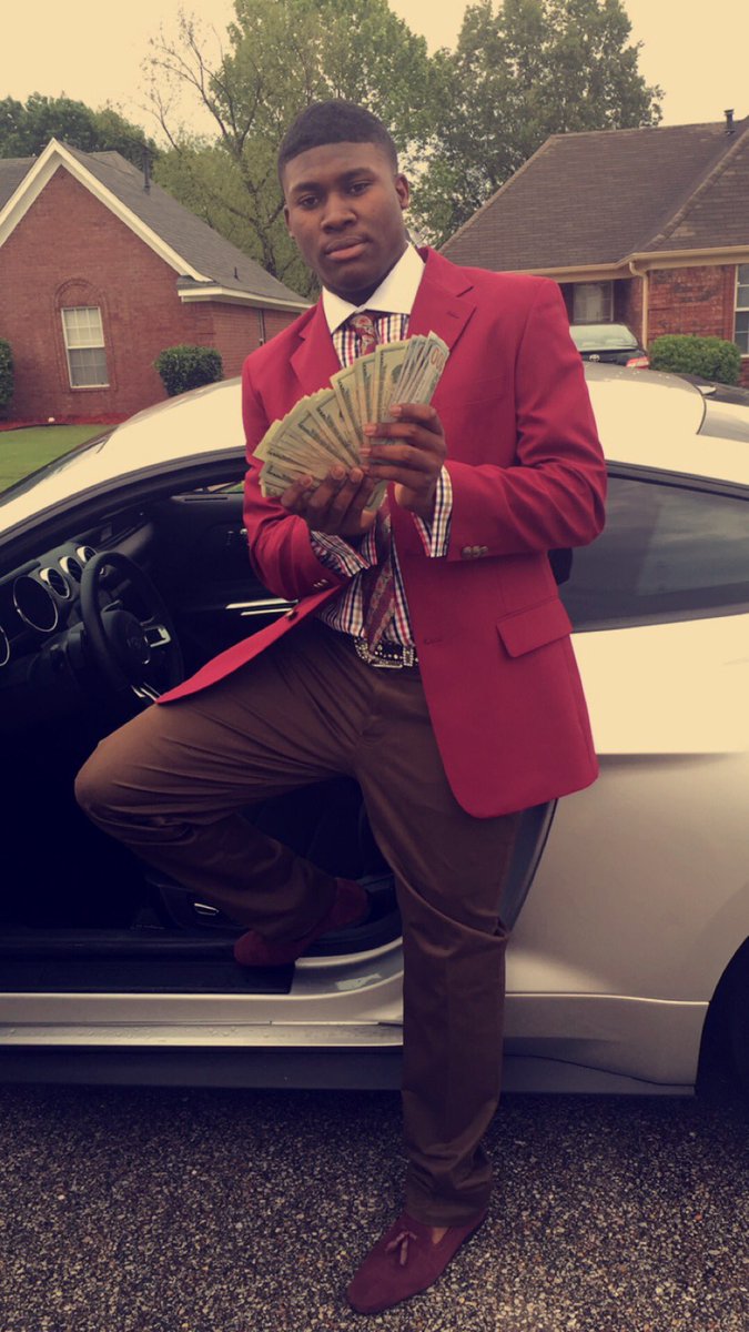 KevinPerkins3's tweet photo. Murder season😈 #FirstFORTy-🎱
⭐️🌙✊🏾 https://t.co/5sZhhIde25