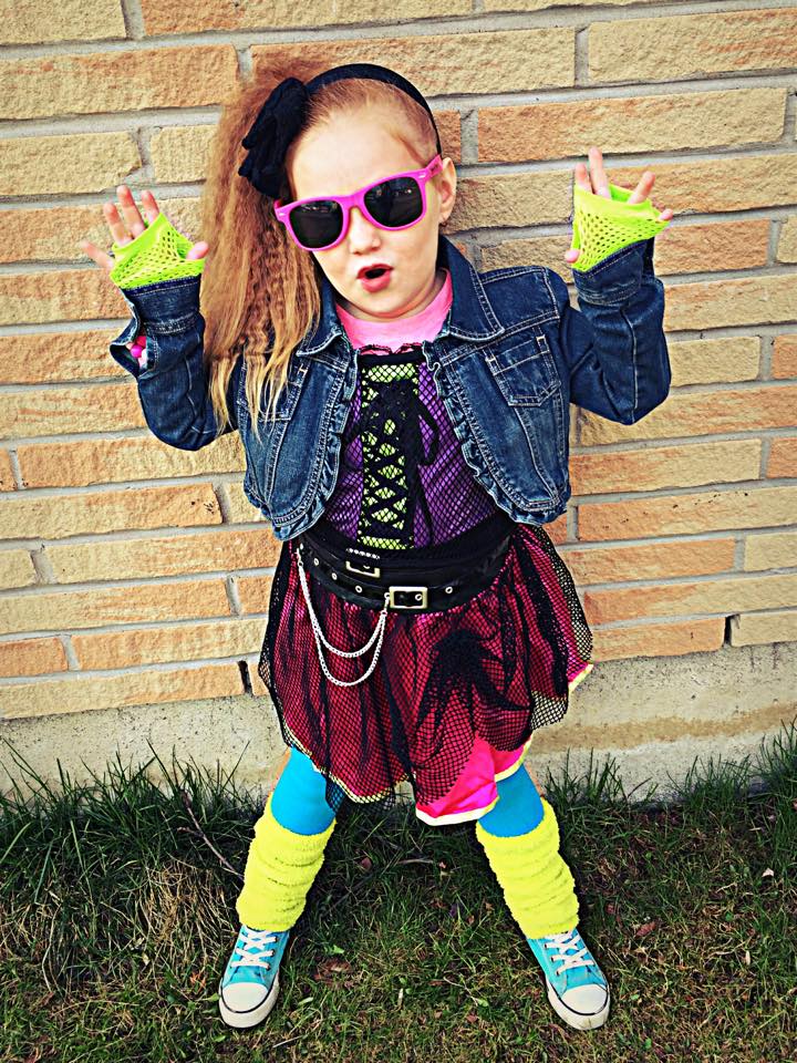 tifdes27's tweet photo. 80's day at school today #minicyndi #80swereawesome #TrueColors #mycutedaughter @cyndilauper https://t.co/7ZmgOhENSW