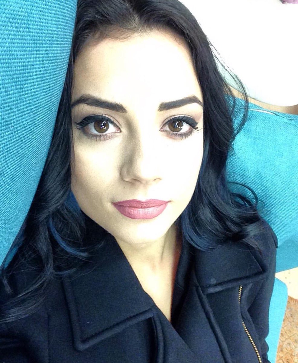 Yirmiiki yaşında ekonomi son sınıf öğrencisi ergen fanım NurErkoc GeriGeliyor