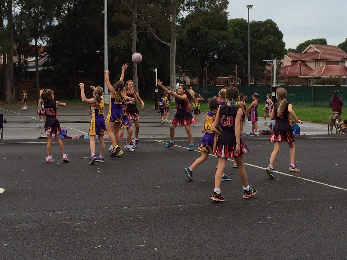 LakersNetball's tweet image. Damp day at Cintra but the Wagtails are working hard against Leichhardt