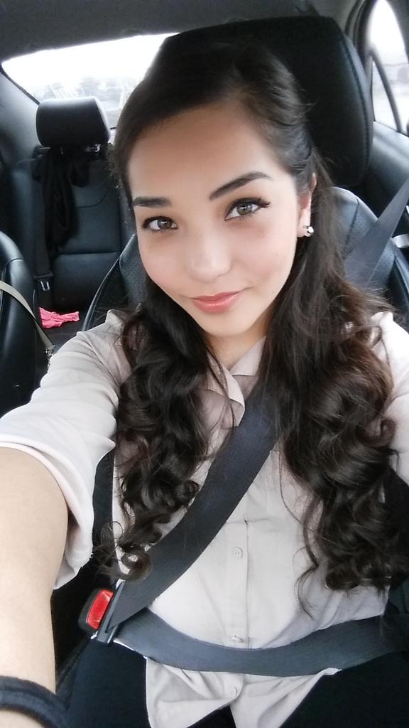 Sarahrub_1's tweet photo. Used Gilberts phone to take this fine pic and my face looks super clear smooth... #Android #toomuchquality https://t.co/BRZckZhKvs
