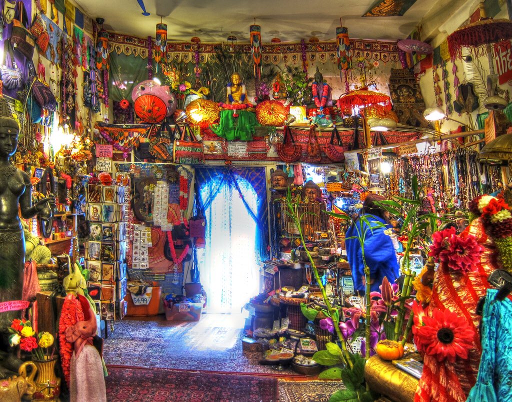 FreddyDico's tweet photo. looking for treasures @LoveOfGaneshaSF ๐ต๐ป๐๐๐ป๐ฎ๐ #haightashbury #sf #loveodyssey #luvandlight https://t.co/WuQKLHm5Gc