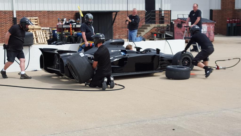 With 30 days until the 100th #Indy500, @DRRIndyCar <a href="/KingdomRacing/">Kingdom Racing</a> <a href="/gasmonkeyenergy/">Gas Monkey Energy</a> crew practicing pit stops now.