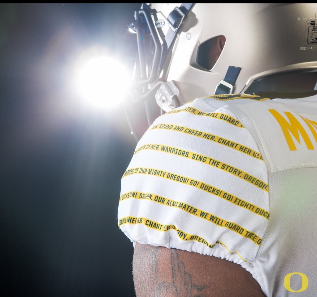 TheBestGear's tweet photo. Ducks are throwing it back for their spring game🐥 https://t.co/cP9oJhuMzF