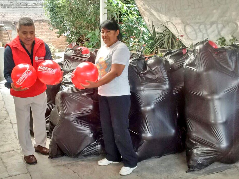 RobertoSC2018's tweet photo. En San Pedro Tepetitlan, #Acolman, también contribuí con las #AutoridadesLocales
#RobertoContigo #DiaDelNiño https://t.co/7KBvlQRQiq