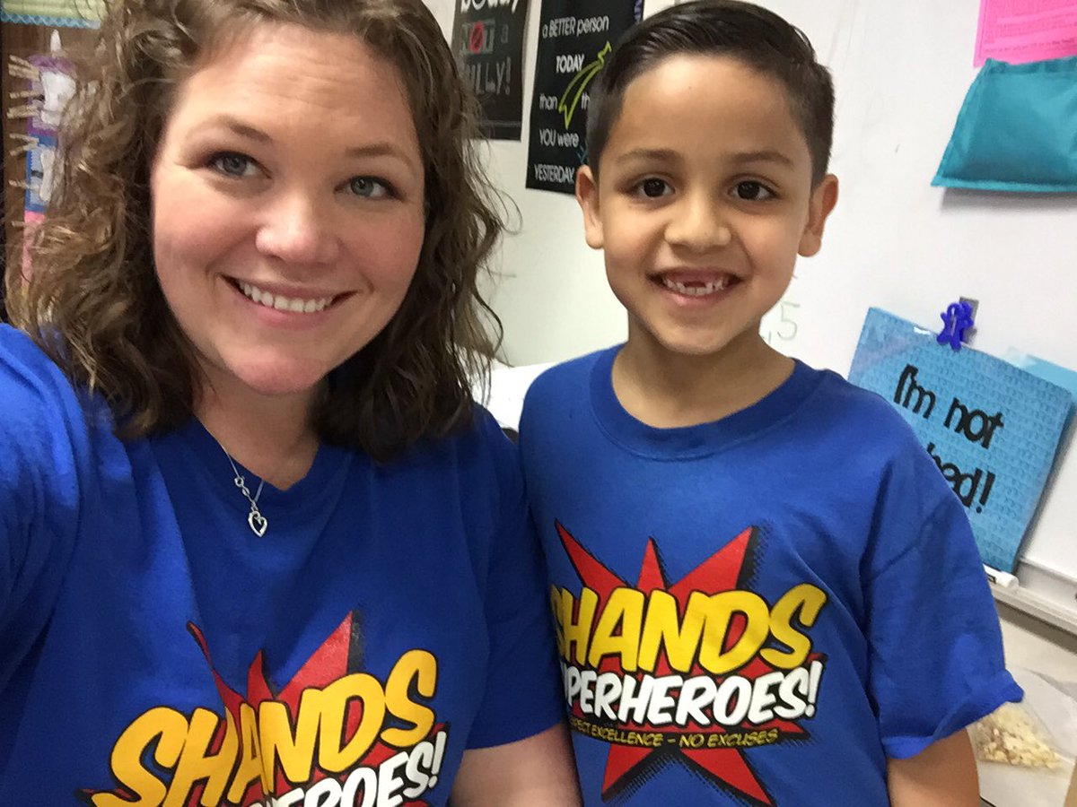 MrsGuynes's tweet photo. Twinkies today. #shandses https://t.co/FnaCpxNeiu