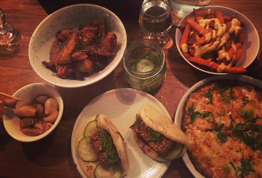 deepika_misra's tweet photo. Hello Friday. #londonfoodie #instafoodie #bodrake #koreanfriedchicken #porkbellybao #beaut… https://t.co/npn1bPD2RU https://t.co/0JdmvmVcjl