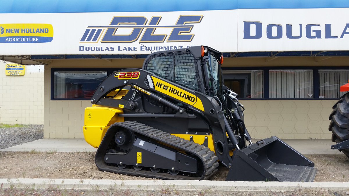 jasonDLE's tweet photo. NH C238 track machine! Stop in at Kamloops DLE &amp; we will show what we mean! Ready 2 roll sales event is on now! https://t.co/xS1ZCGV54u