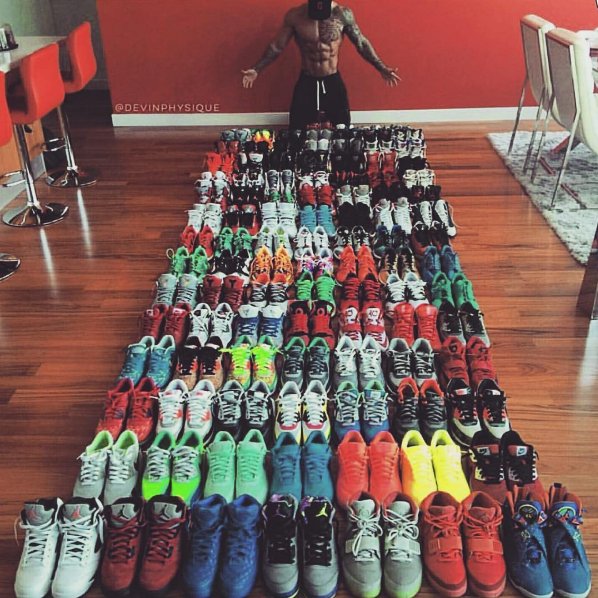 LetsWearlt's tweet photo. Got shoes? https://t.co/ICwgGZ8lxP