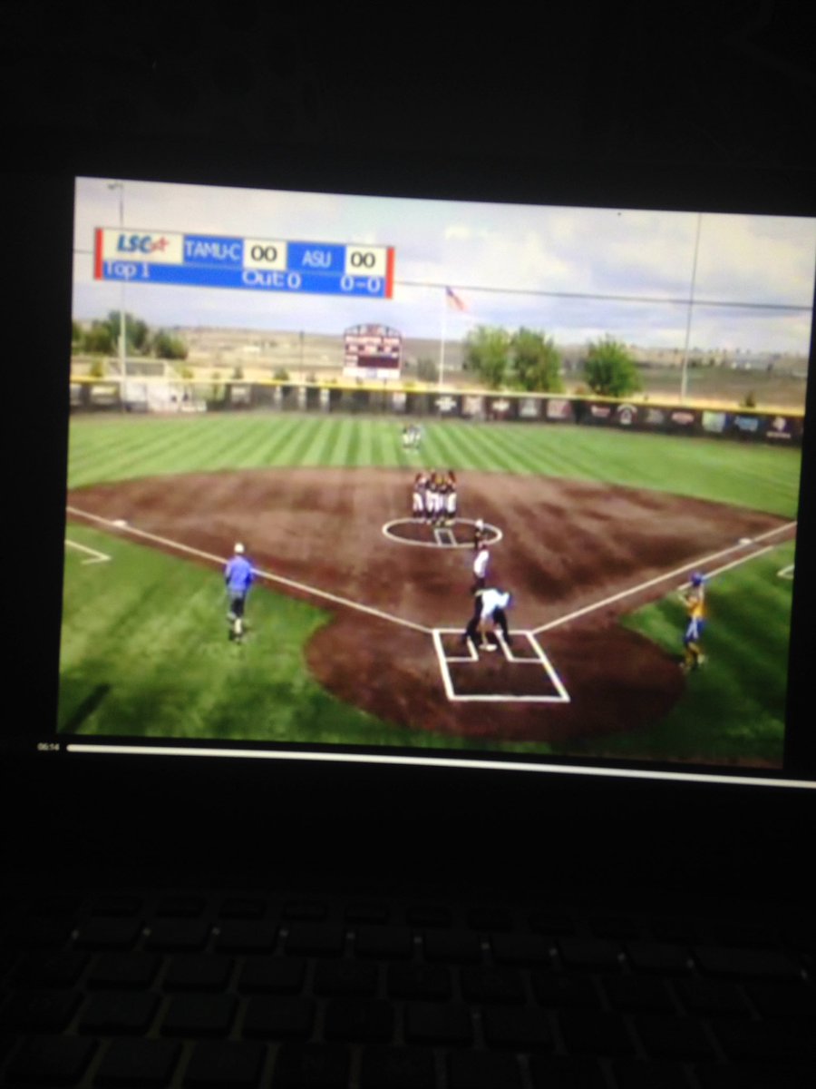 RiversDecember's tweet photo. Let's go ladies! #BeatAngelo #ThePride #ForDrJones @Lion_Softball 🦁 https://t.co/XmSdhx3Fr2