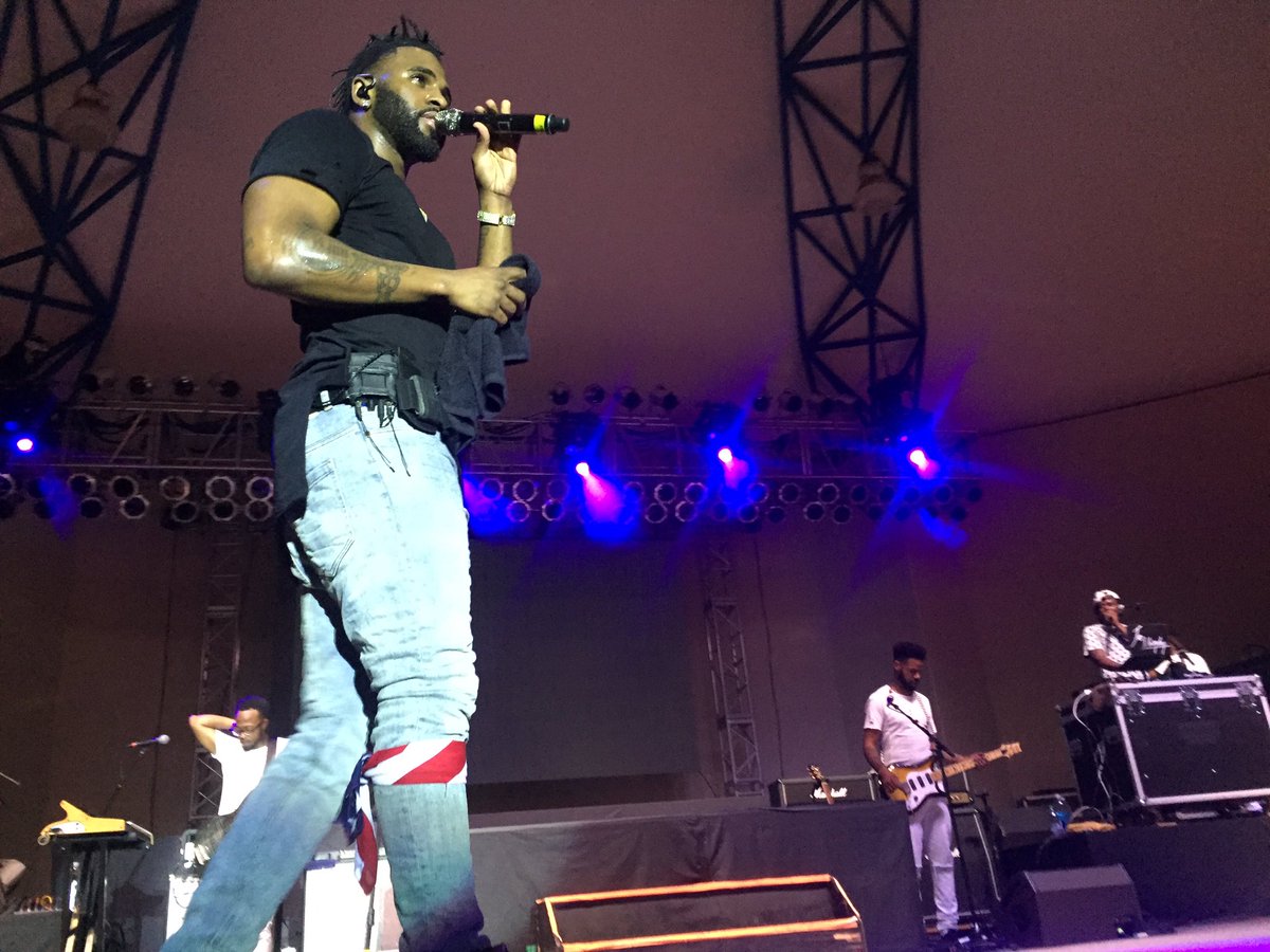 jdonith's tweet photo. Snapshots from @SunFestFL last night with @jasonderulo and @train. Send your favorites to @CBS12! #crowdpics https://t.co/wpwztQza89