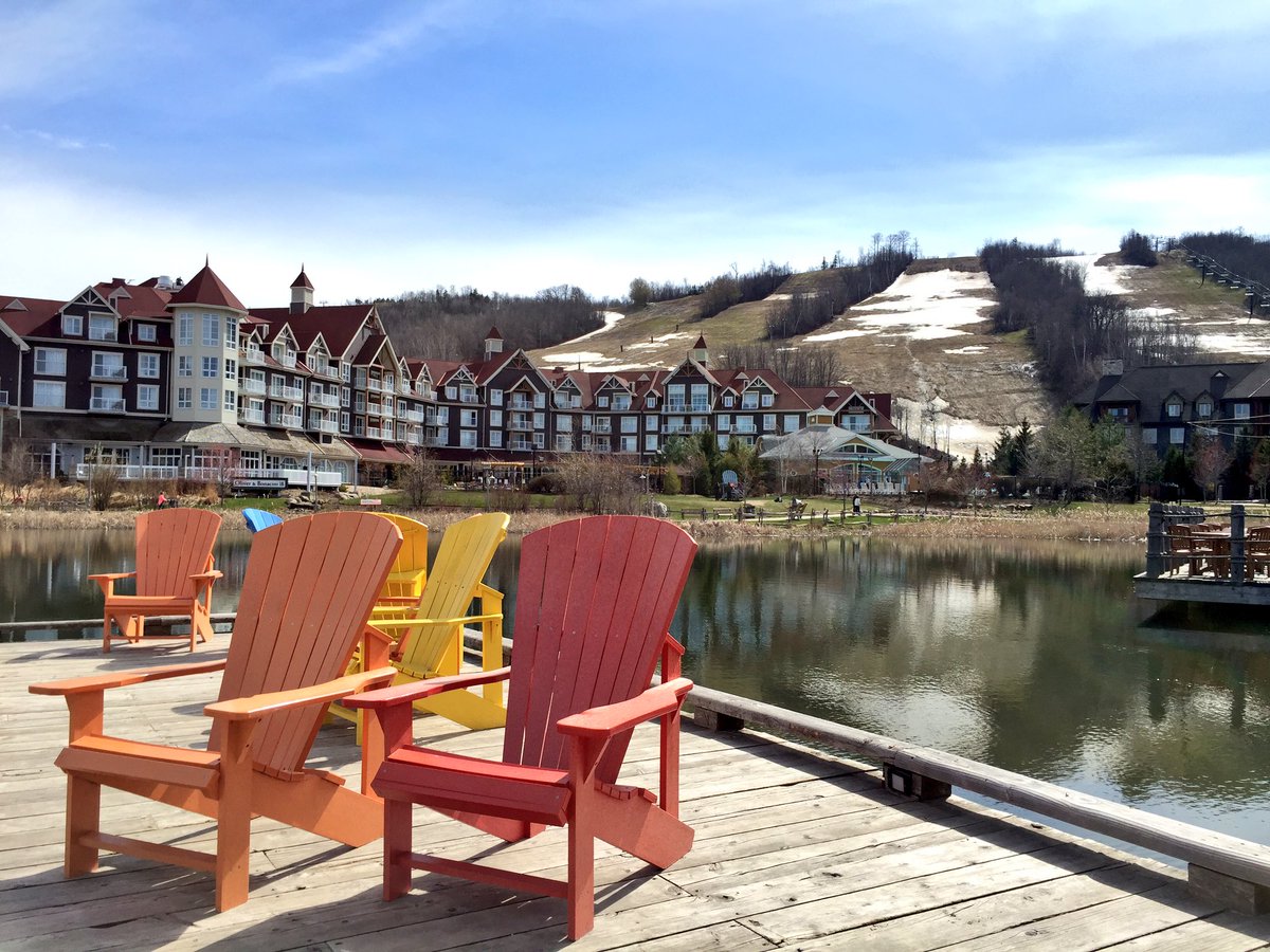 KurschnerClarke's tweet photo. Farewell ski season, hello dock season. Lovely afternoon @BlueMtnResort @OliverBonacini @WestinBlueMtn https://t.co/PsqKrCoKdW