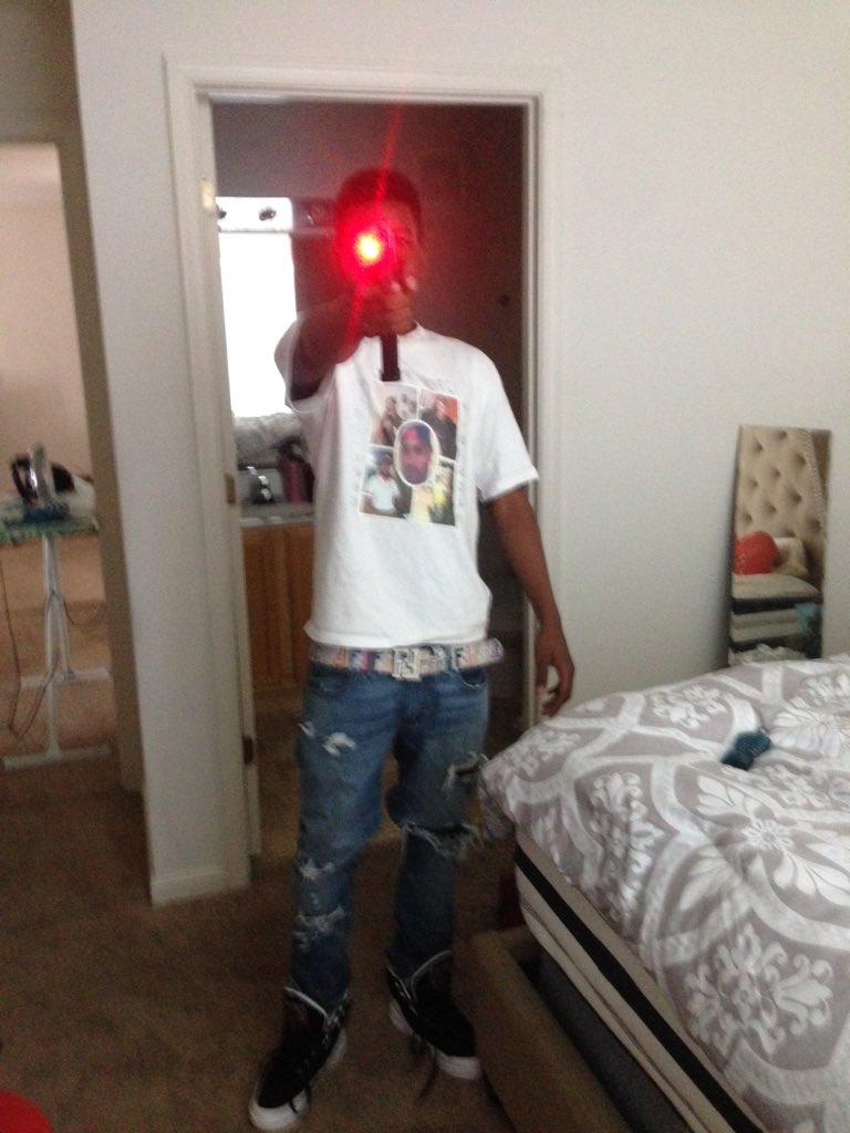 ALLREADYKEL's tweet photo. You Betta get low 🏃🏽🏃🏽 boy 🔫🔴💥💥 https://t.co/HdMnfyQzGj